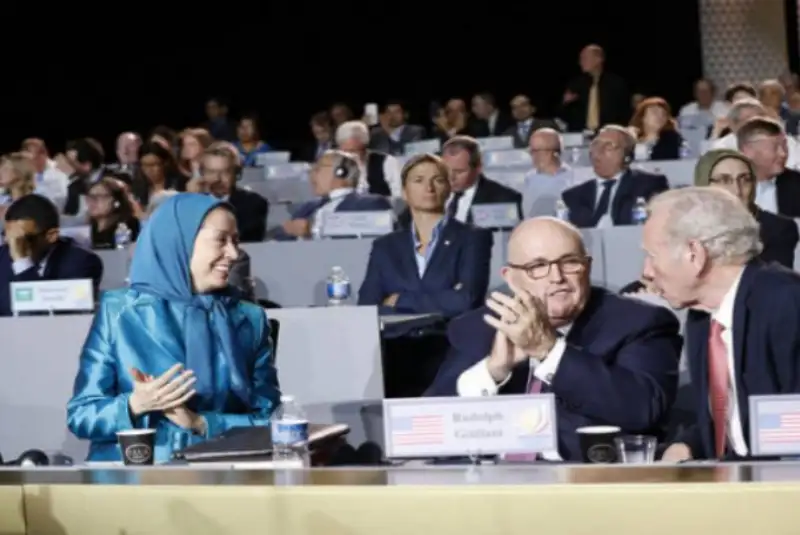 پمپئو خواستار محدود شدن رابطه با گروهک منافقین شد