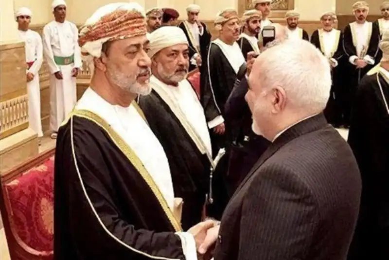 ظریف دقایقی پیش با سلطان هیثم بن طارق پادشاه جدید عمان دیدار کرد.