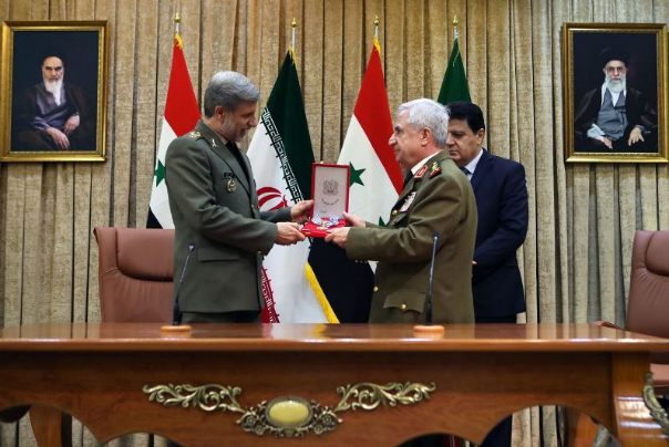 الأسد يمنح الشهيد قاسم سليماني أرفع وسام في سوريا (صورة)