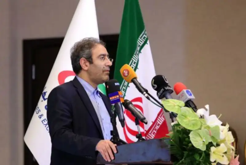 ریسک بازار سرمایه کمتر از سایر بازارهاست/ سهامداران حرفه‌اى مرتب سبد خود را موازنه کنند