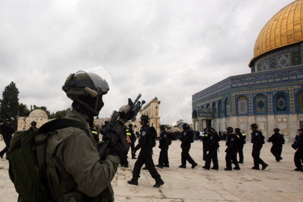 فلسطين.. الاحتلال يشنّ حملة اعتقالات في القدس ومظاهرات ضد مايسمى المحرقة اليهودية