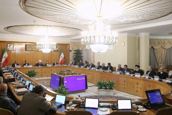 کارکنان دولت یک میلیون و صدهزار تومان عیدی دریافت می‌کنند.