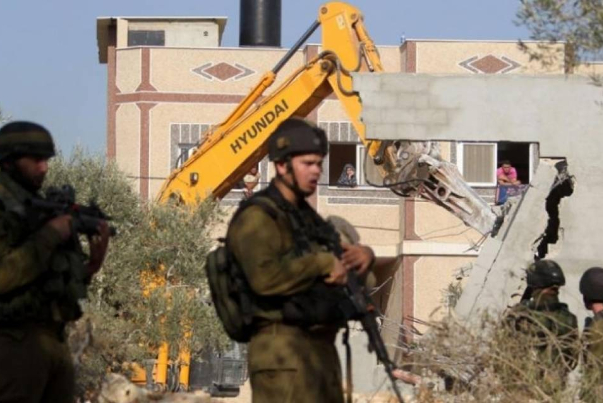 الاحتلال يخطر بهدم منازل في جنين والقدس.. وعباس رفض تلقي اتصال من ترامب