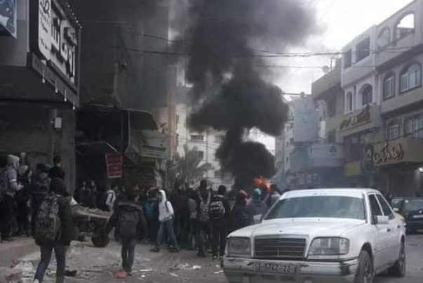 الفلسطينيون ينتفضون رفضاً لصفقة ترامب واندلاع مواجهات مع الاحتلال