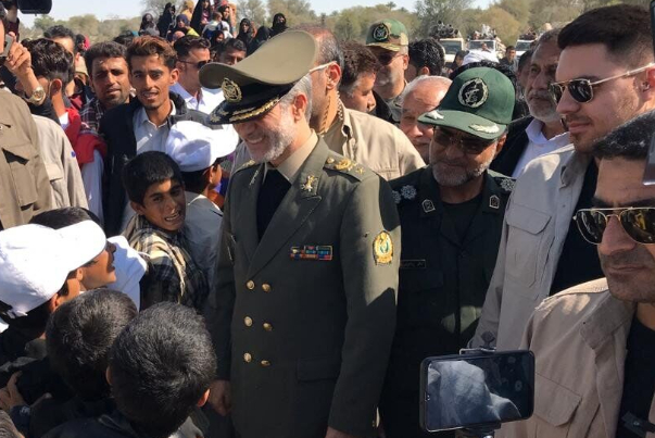 وزير الدفاع الايراني يؤكد على اكمال مشروع بتروكيمياويات خلال 3 اعوام