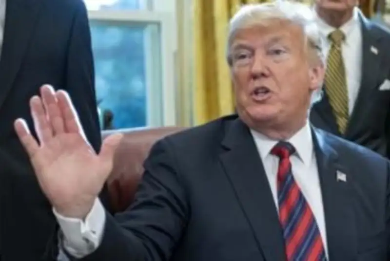 افسری که علیه ترامپ شهادت داد از کاخ سفید اخراج می‌شود