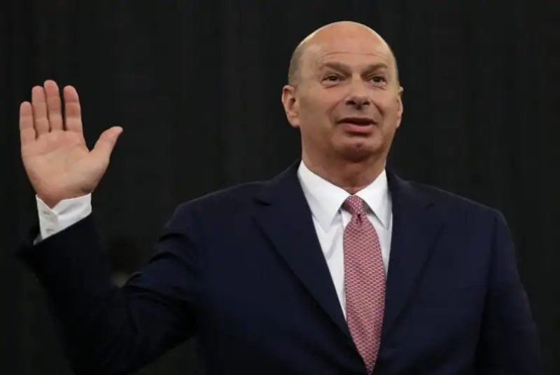 ترامپ سفیر آمریکا در اتحادیه اروپا را هم اخراج کرد