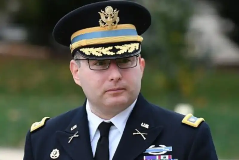 ترامپ یک عضو شورای امنیت ملی را به دلیل شهادت علیه خود اخراج کرد