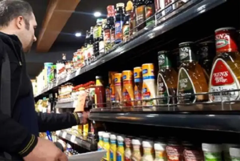 کشف 19 قلم کالای قاچاق از هایپرمارکت معروف پایتخت