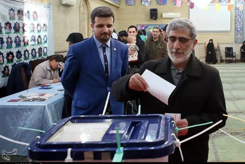 فرمانده نیروی قدس رای خود را به صندوق انداخت
