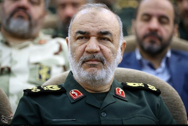سردار سلامی در تماس تلفنی با وزیر بهداشت: سپاه آماده کمک برای مقابله با کرونا است