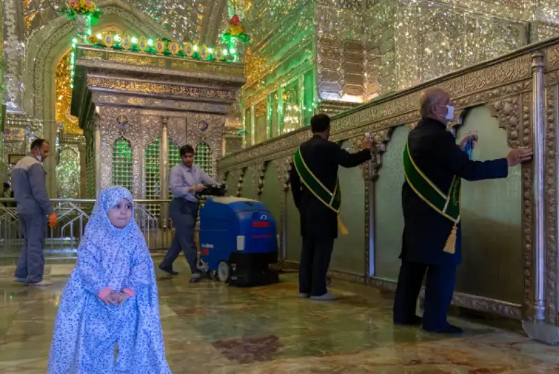 ضدعفونی کردن حرم مطهر حضرت شاهچراغ(ع)