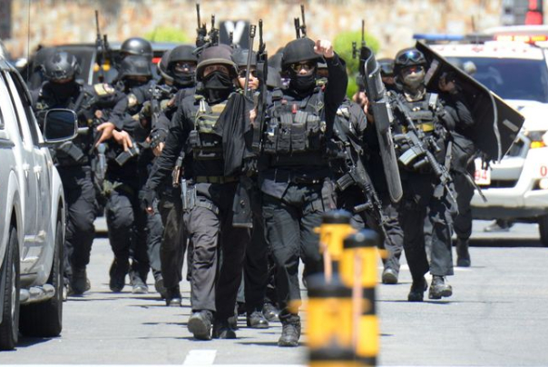 مسلح يحتجز 30 رهينة بمركز للتسوق في عاصمة الفلبين