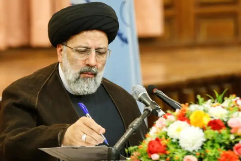 رییسی: به احتکار کنندگان اقلام بهداشتی و دارویی رحم نکنید