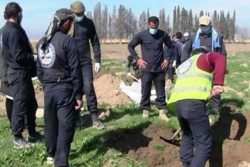 کشف گورجمعی متعلق به جنایات داعش در شمال سوریه با 145 جسد