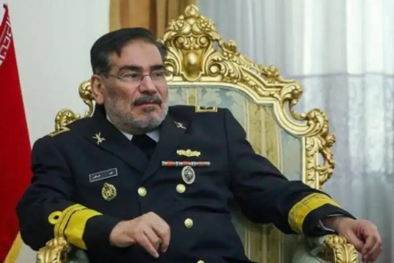 شمخانی: آماده انتقال تجربیات به عراق در زمینه مبارزه با کرونا هستیم