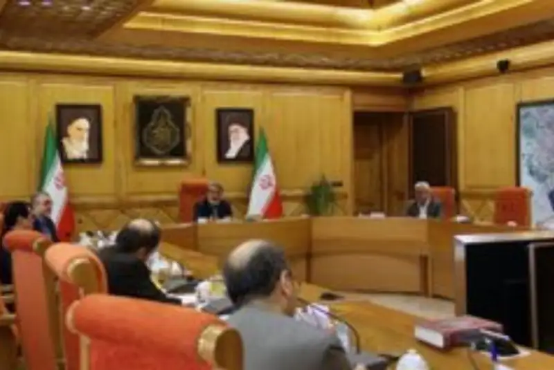 بررسی راهکارهای بسیج مردمی علیه کرونا در نشست رحمانی فضلی با معاونان وزارت کشور