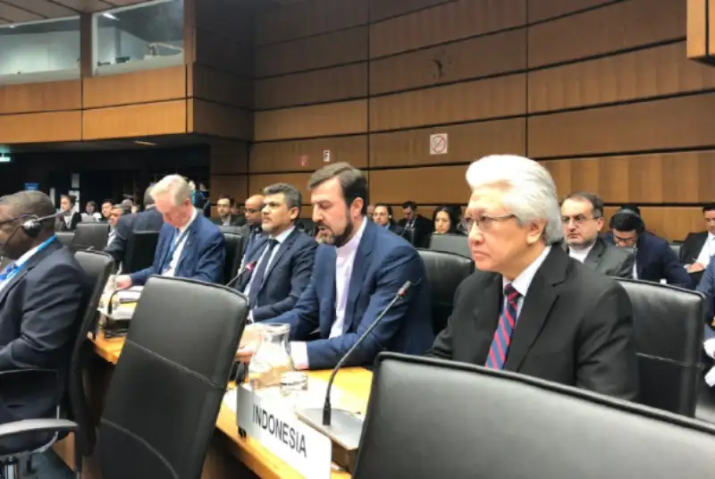 غریب آبادی: تحریمهای آمریکا مانع ارسال دارو و تجهیزات پزشکی به ایران شده است.