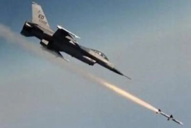 آمریکا با کنترل کامل آسمان عراق، مقرهای الحشد الشعبی را بمباران می‌کند