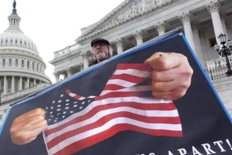 چین گزارش نقض حقوق بشر در آمریکا را منتشر کرد