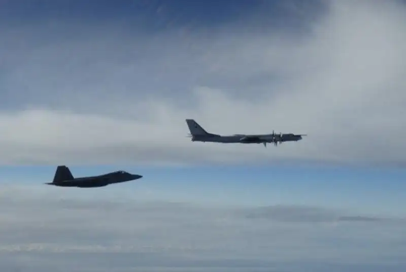 رسانه‌ها از به پرواز درآمدن جنگنده‌ها در آسمان بغداد خبر دادند