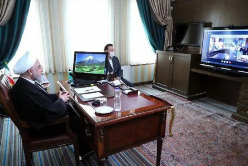 گفتگوی روحانی و رییس بیمارستان امام خمینی(ره)