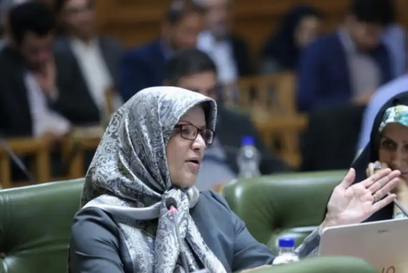 معاینه روزانه پاکبانان شهر/ حمایت از رفتگران با رها نکردن دستکش و ماسک‌ در معابر