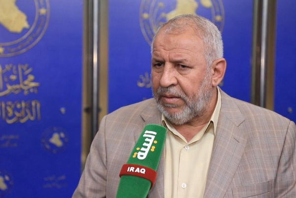 نماینده عراقی: عقب‌نشینی نظامیان آمریکایی از «القائم» صوری است