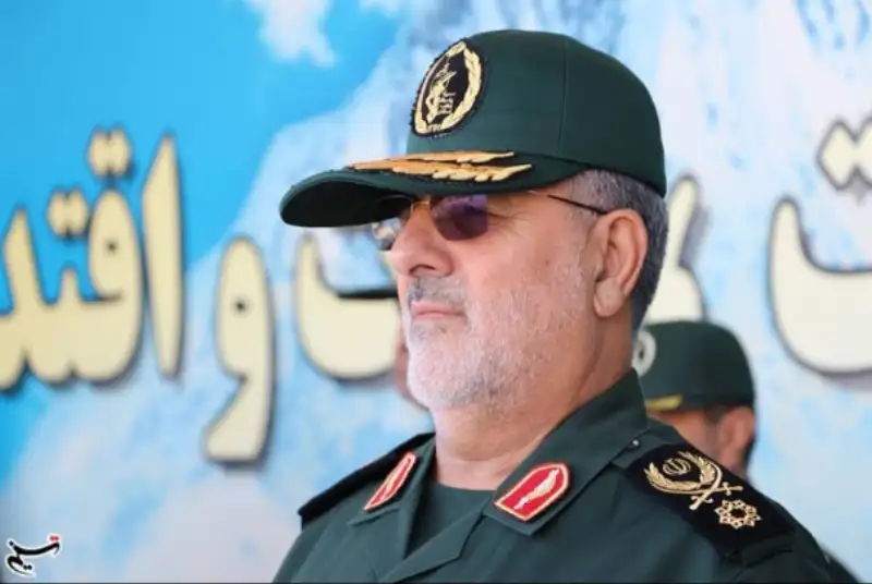 سردار پاکپور: نیروی زمینی سپاه برای مقابله با کرونا تمام تجهیزات خود را به میدان آورد