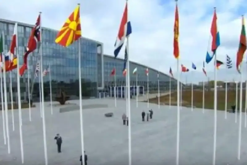 پرچم مقدونیه شمالی در مقر ناتو بر افراشته شد