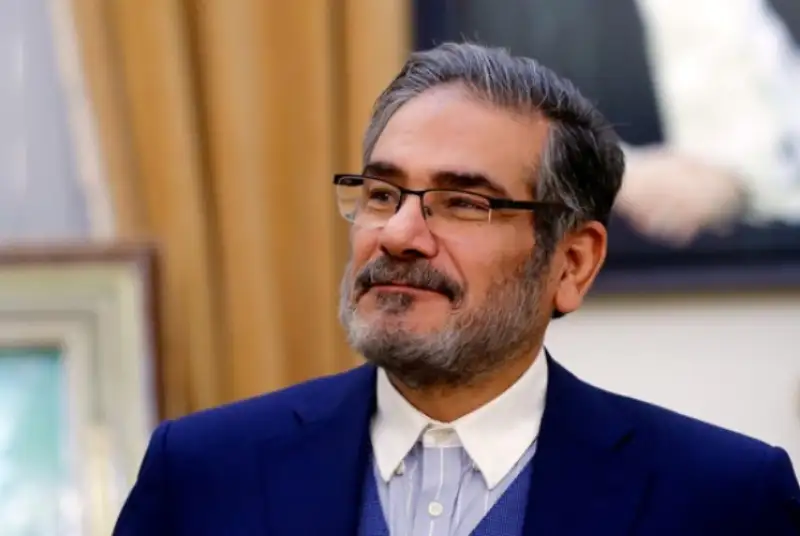 توئیت شمخانی به مناسبت سالروز یوم‌الله 12 فروردین روز جمهوری اسلامی
