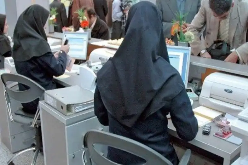 تمدید بخشنامه نحوه حضور کارمندان در ادارات، بانک‌ها و بیمه‌ها تا 20 فروردین
