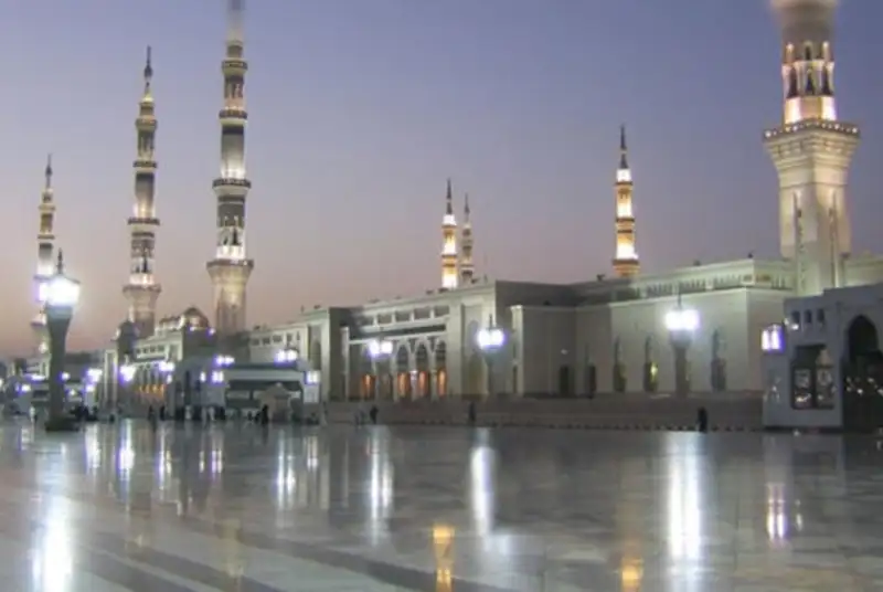 عربستان تعلیق اقامه نماز در حرمین شریفین را تمدید کرد