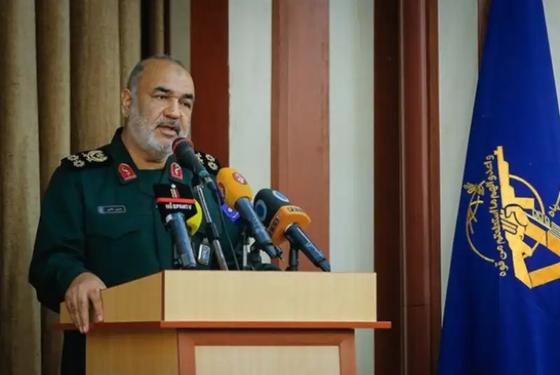 سرلشکر سلامی: می‌توانیم جهان را از فضا رؤیت کنیم