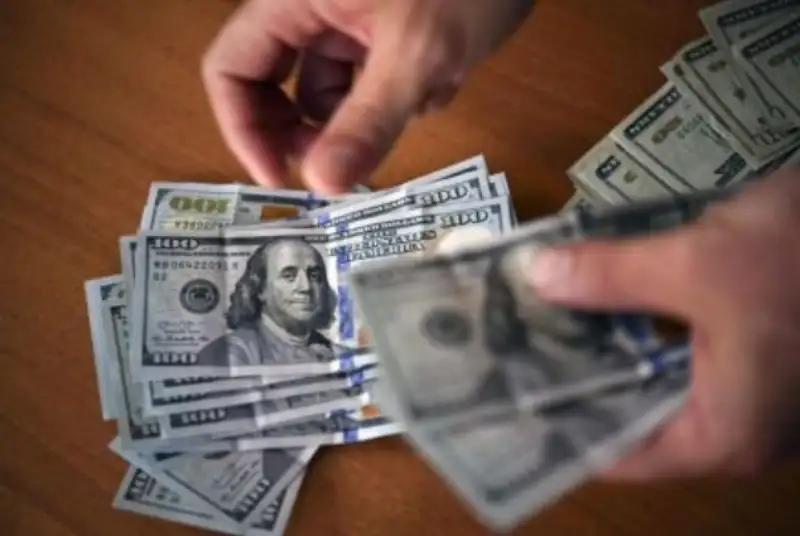 دستگیری 555 نفر به علت سوء استفاده از ارز 4200 تومانی