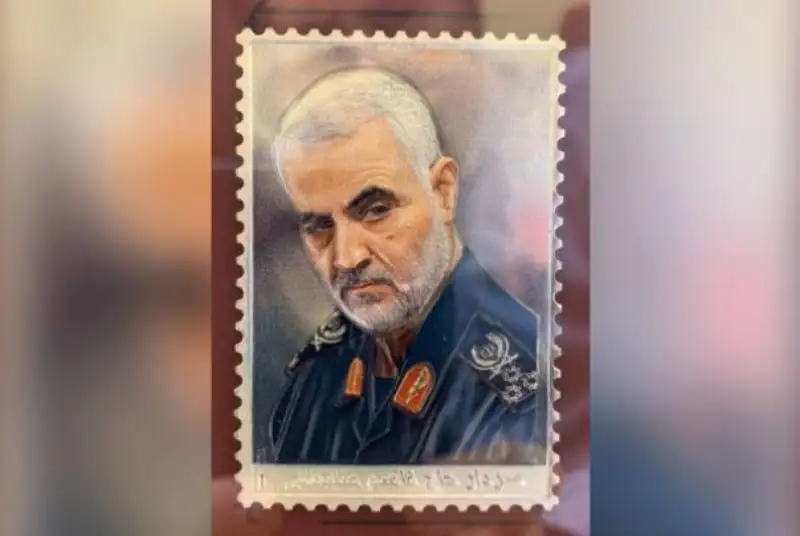 عرضه تمبرینه نقش برجسته سردار سلیمانی آغاز شد