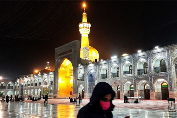فتح أبواب حرم الإمام الرضا (ع) ومرقد السيدة فاطمة المعصومة أمام الزوار