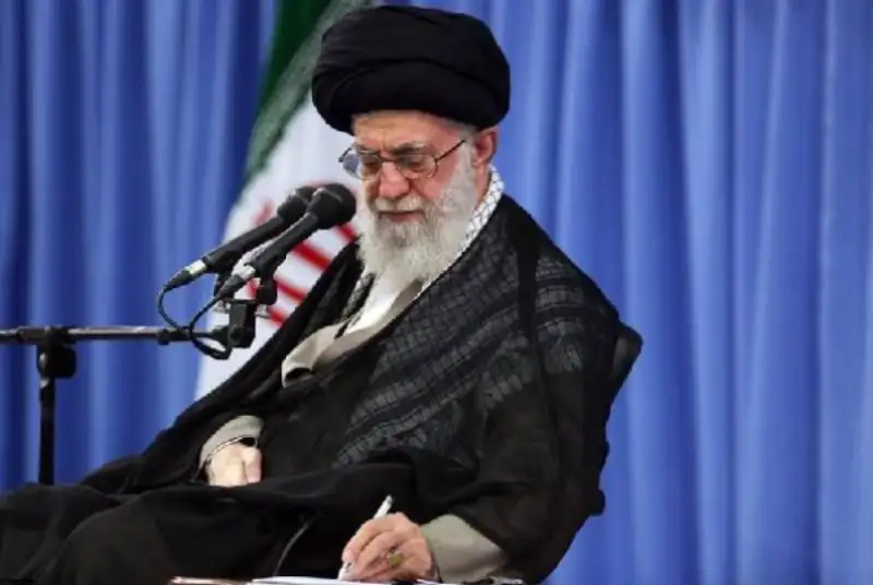 پیام رهبر انقلاب به مناسبت آغاز به کار یازدهمین دوره مجلس شورای اسلامی