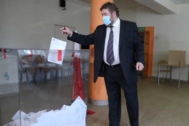 رئيس بيلاروس: أمريكا والصين تتصارعان من أجل إعادة تقسيم العالم