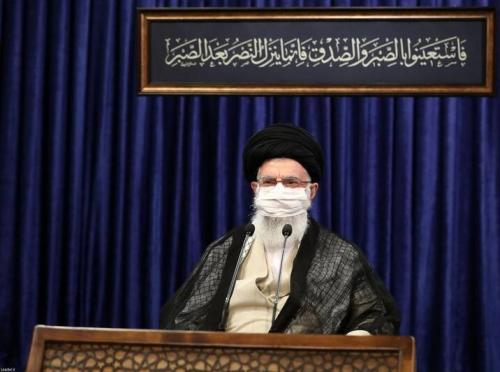 قائد الثورة: لاينبغي تجميد الخطط الاقتصادية أملاً بإلغاء الحظر