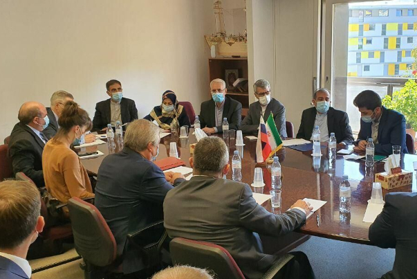 ايران وروسيا تؤكدان ضرورة إجراء المزيد من المشاورات لإنجاح مهمة لجنة الدستور السورية