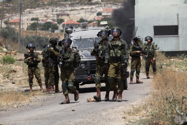 فلسطين.. حملة اعتقالات في الضفة ومستوطن يدهس طفلا في الخليل