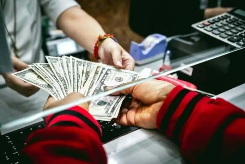 محدودیت خرید و فروش ارز در صرافی‌ها برداشته شد