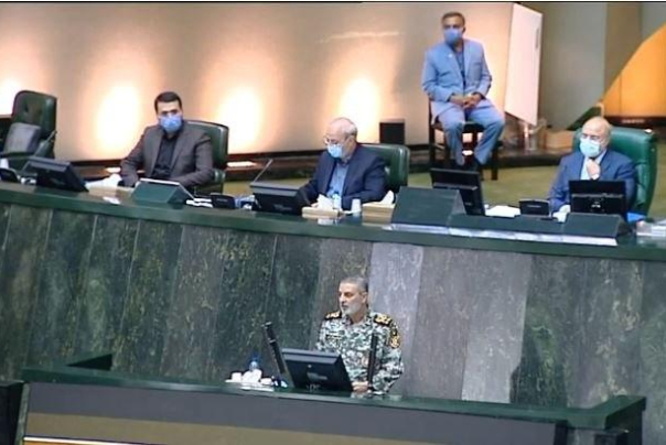 فرمانده کل ارتش: اجازه تعرض به هیچ دشمنی نخواهیم داد