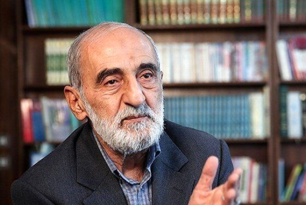 مدير صحيفة "كيهان" يعتذر الى آية الله السيستاني