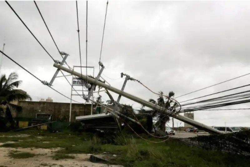 قطع برق و تعطیلى پالایشگاه‌ها و بنادر نفتى آمریکا در مسیر توفان دلتا