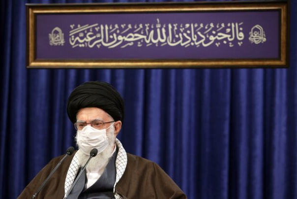 کلید حل مشکلات در داخل است/ هیاهوی اراذل مسلط بر آمریکا ذهن کسی را مشغول نکند