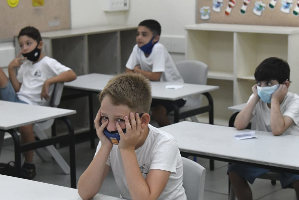 למשרד החינוך אין מידע על מחסור במחשבים בבתי התלמידים