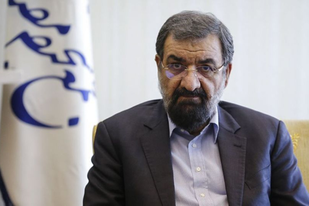 رضائي: الأزمات في انتظار أمريكا وعلى الرئيس القادم أن يعتذر للشعب الإيراني