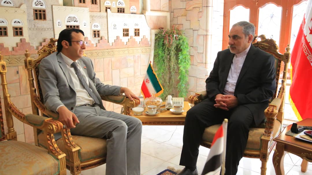 رئيس تكتل الأحزاب المناهضة للعدوان يلتقي السفير الإيراني بصنعاء